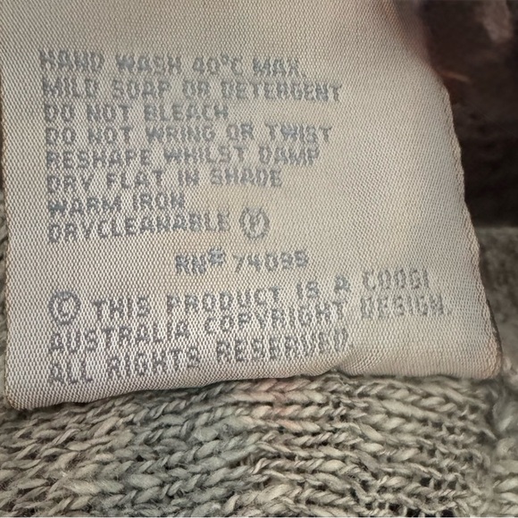 Coogi Classic Cardigan 5 Button Size XL V-Neckline 2 Pockets - Picture 4 of 12